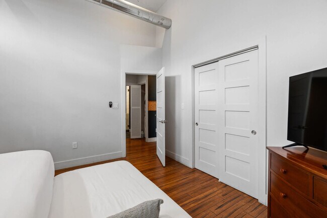 Building Photo - 9801 Mor Dr