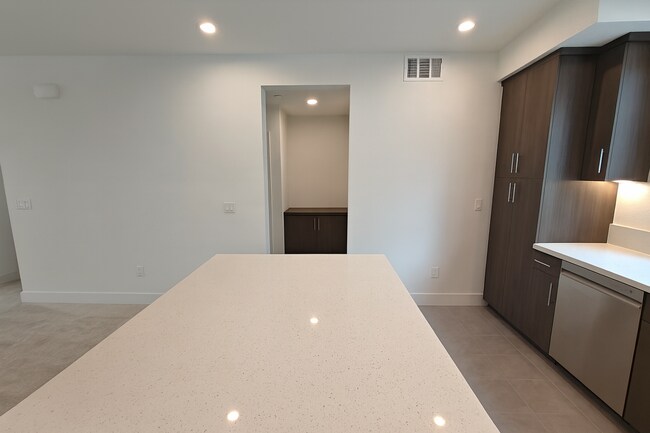 Building Photo - 259 Montague Expy