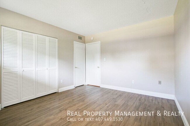 Building Photo - 2 BR / 1 BA Condo In Primrose Plaza