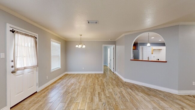 Building Photo - PRICE IMPROVEMENT $1595 + 2 WEEKS FREE REN...