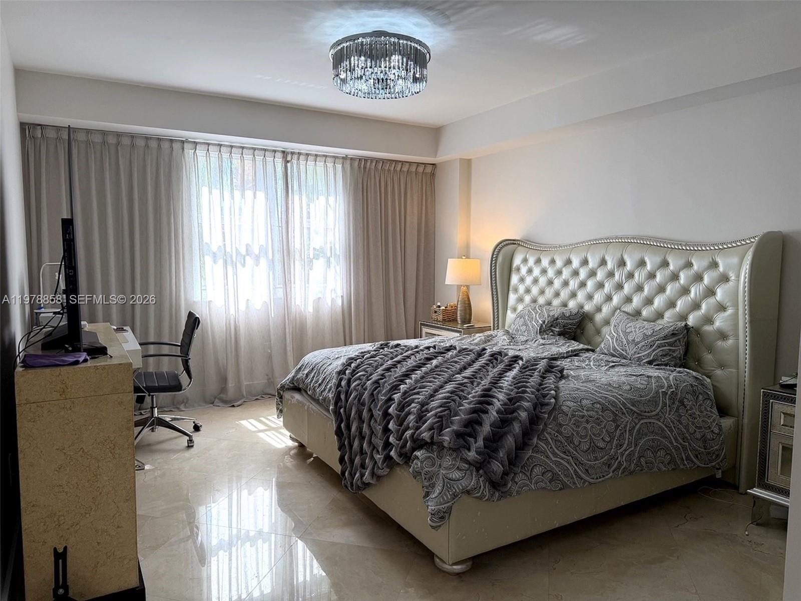 Building Photo - 20000 E Country Club Dr