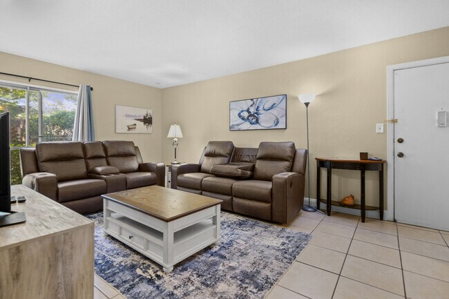 Building Photo - 1700 SW 16th Ct