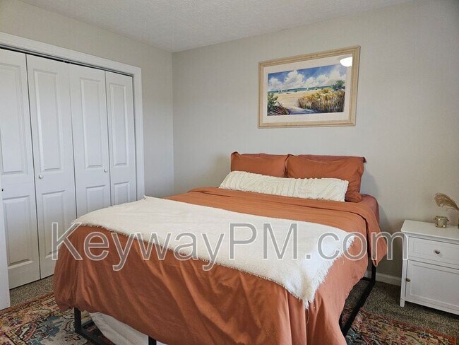 Building Photo - 905 Glenhaven Dr