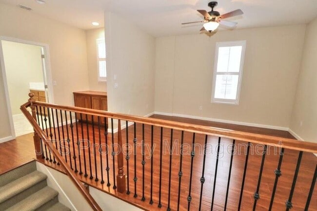 Building Photo - 217 Barnhill Dr