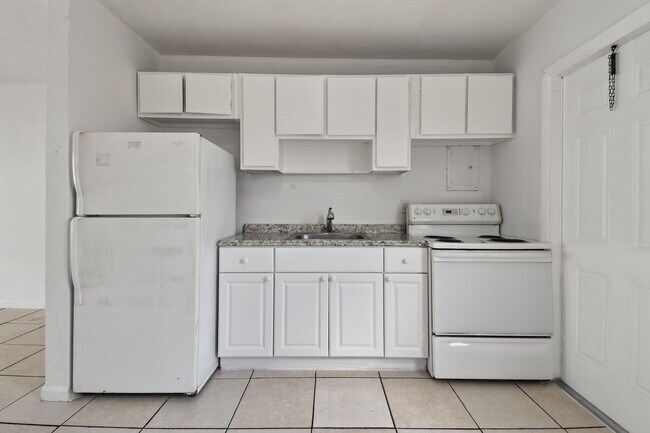 Building Photo - 1172 W 34th St