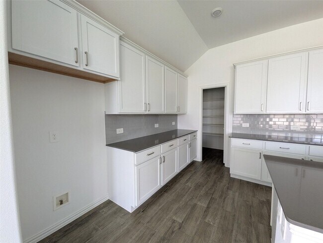 Building Photo - 14601 Little Water Dr
