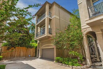 Building Photo - 3 Bed Townhome for Rent in 77030 Near Texas Medical Center