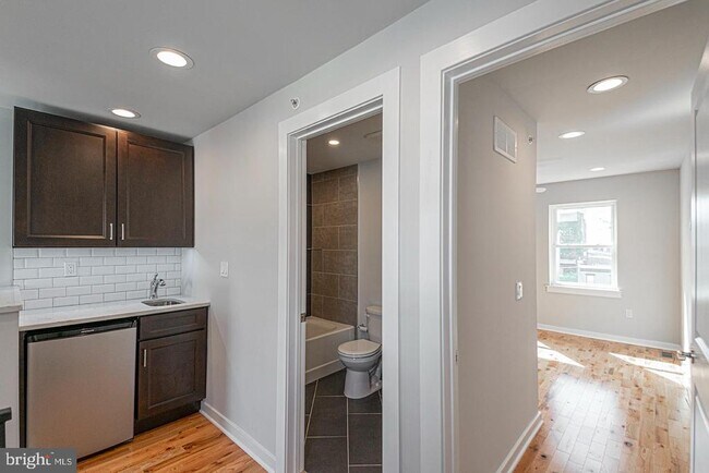 Building Photo - 2535 Annin St