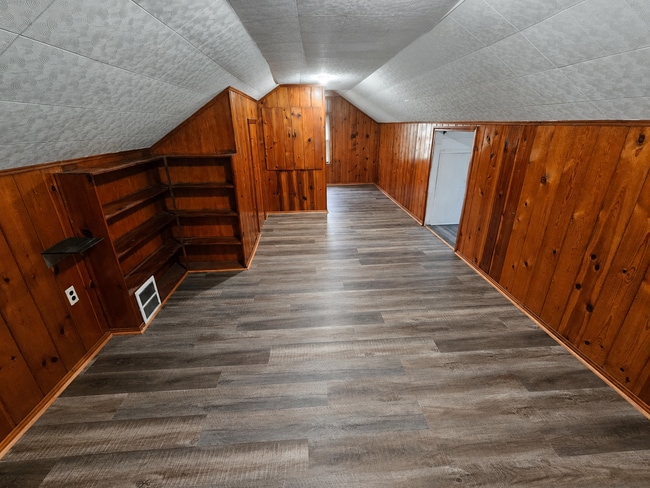 Building Photo - Move-In Ready 3BR Home in Desirable Euclid Location
