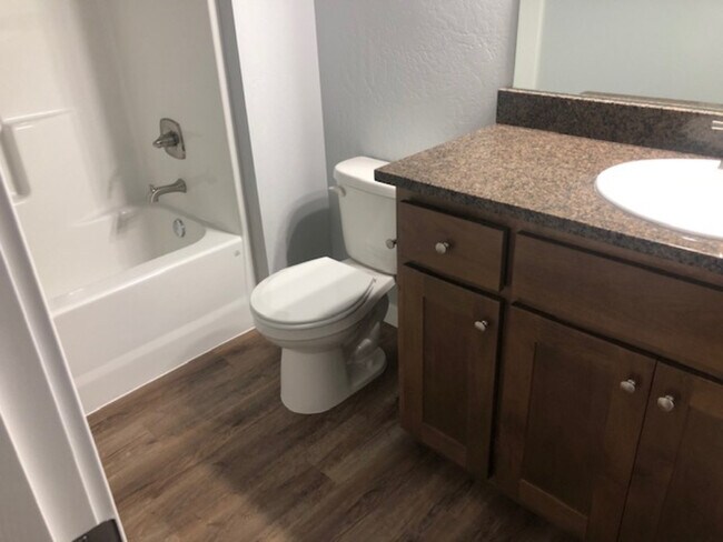 Building Photo - 220 Cheryl Ln