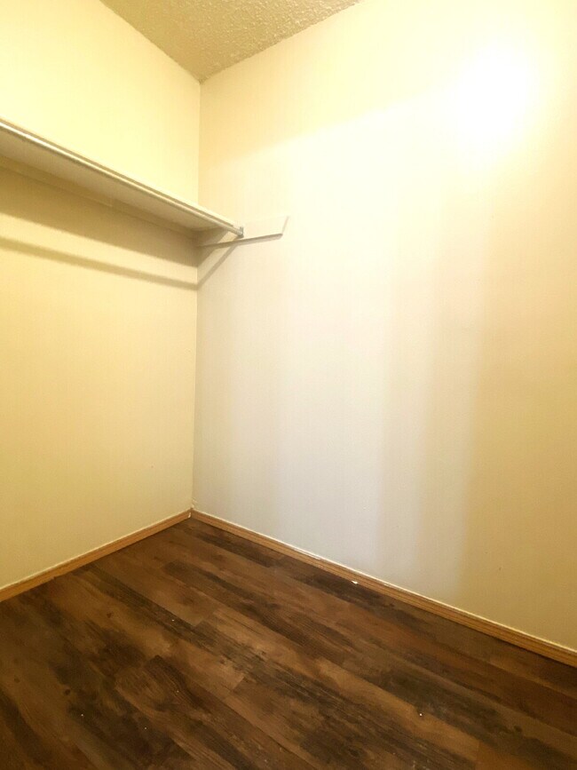 Building Photo - "Cozy 3-Bed, 2-Bath Duplex Retreat with 11...