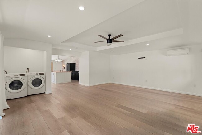 Building Photo - 5444 Cromer Pl