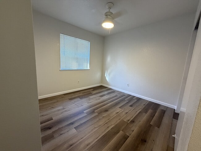 Building Photo - 817 Redwood Ave