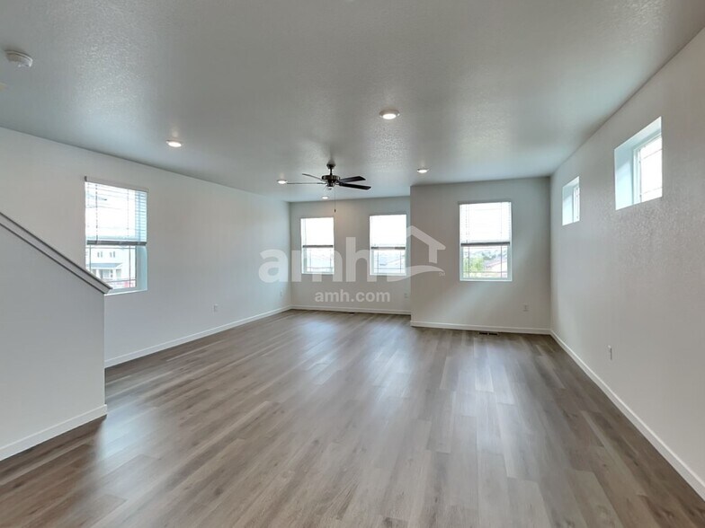Building Photo - 26147 E Calhoun Pl