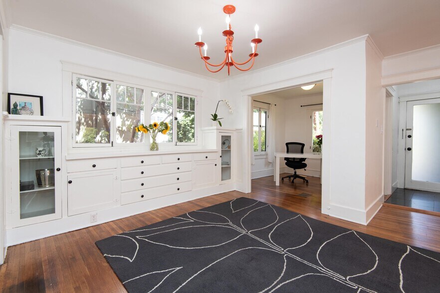 Building Photo - 2001 1/2 Pinehurst Rd