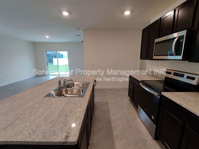 Building Photo - 32614 Canyonlands Dr