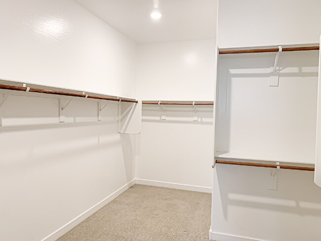 Building Photo - "Spacious 3-Bed, 3-Bath Mesa Retreat with ...