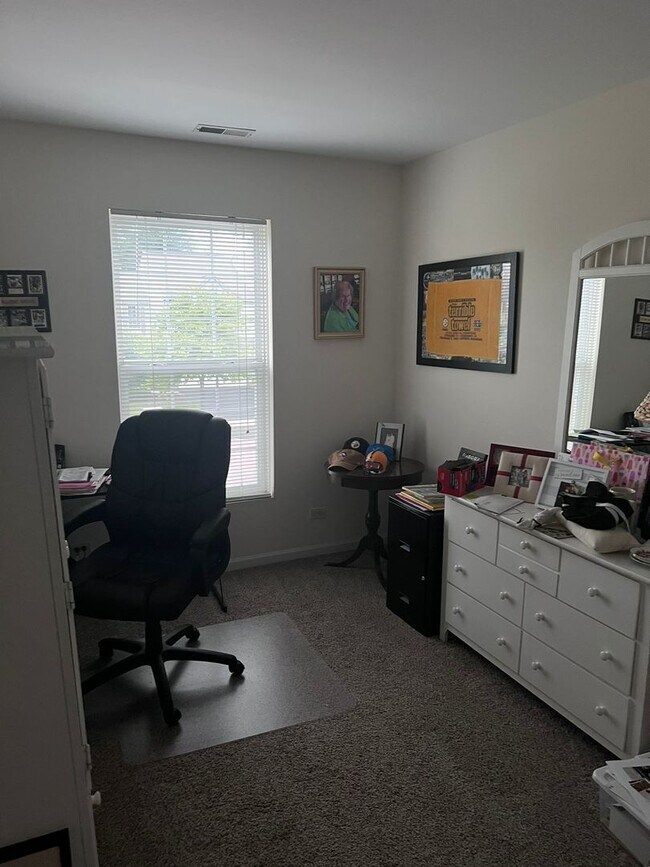 Building Photo - 3106 Bromley Ln