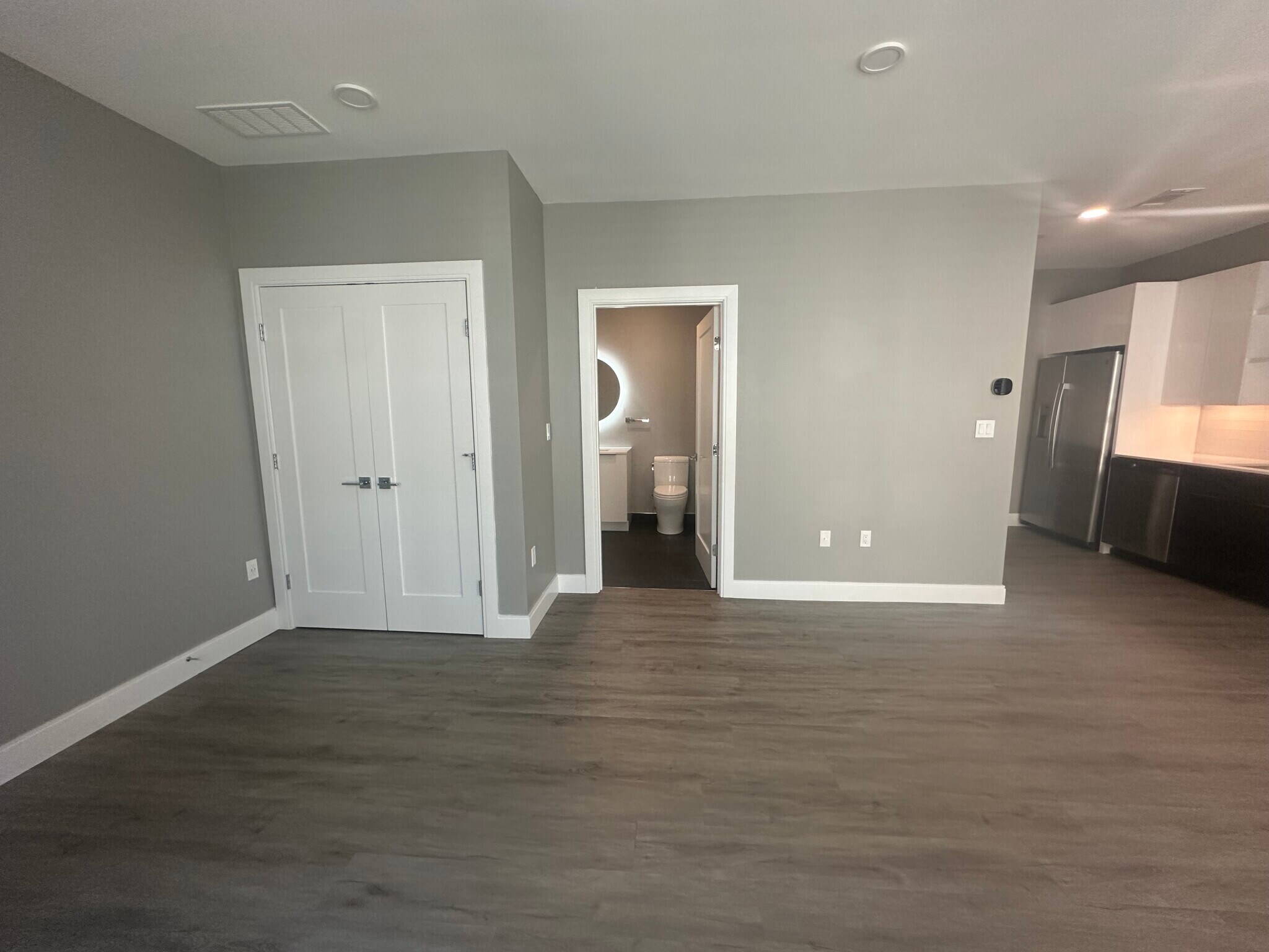 Building Photo - 656 Saratoga St