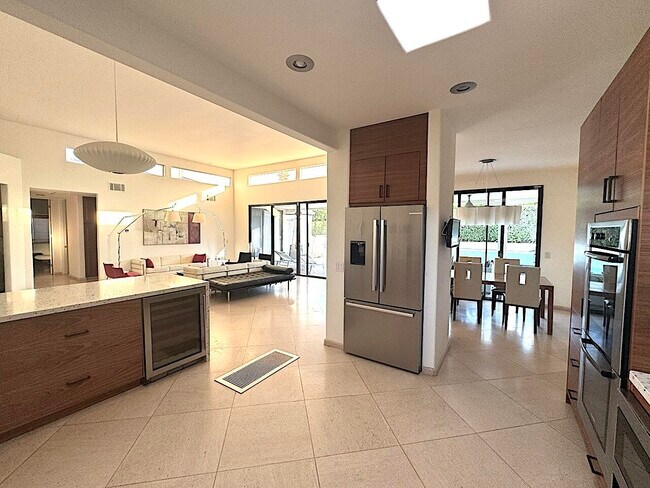 Building Photo - 72771 Skyward Way