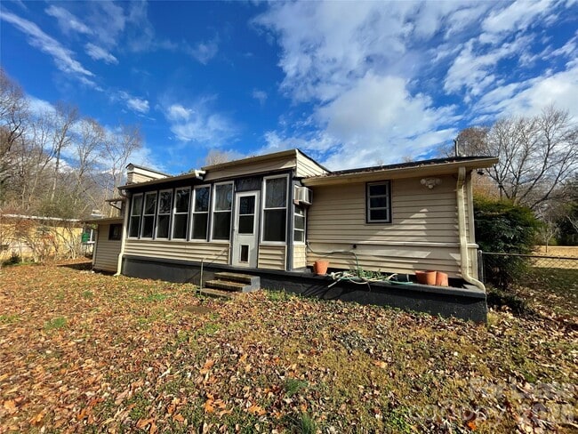 Building Photo - 6225 Branch Hill Cir