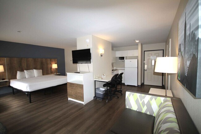Building Photo - Furnished Studio-Albuquerque - Rio Rancho Blvd.