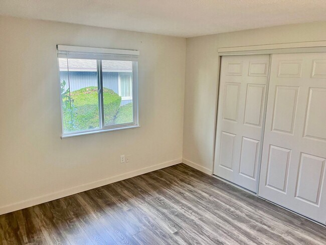 Building Photo - Cool Reno and Nifty Private yard too-Inner SE Duplex