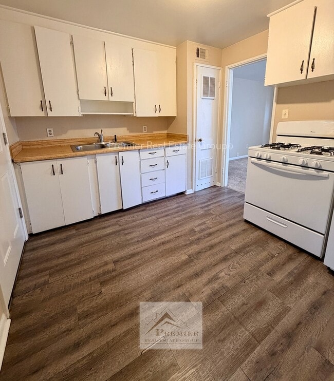 Building Photo - 426 Glen View Ct