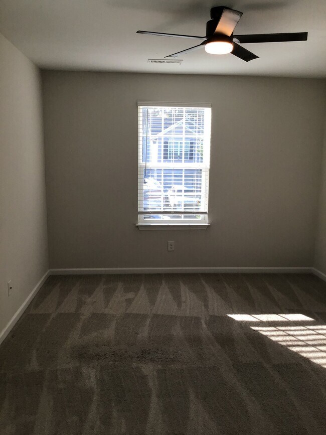 Building Photo - 399 Randolph Dr