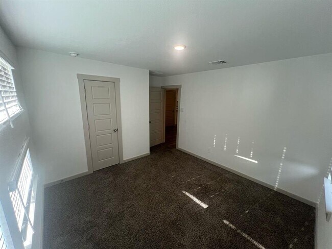 Building Photo - 7915 Murciana Dr