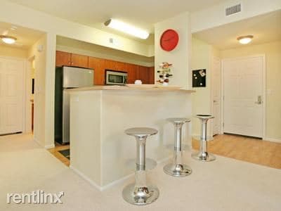 Building Photo - 2088 E Lakeshore Dr