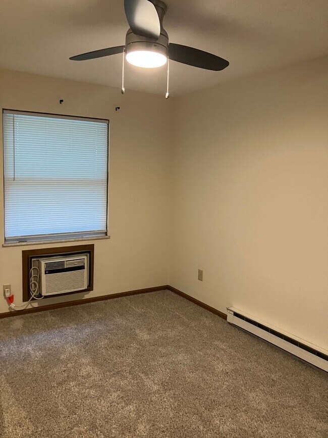 Building Photo - Spacious 2-Bedroom Living in a Quiet Community Available July!