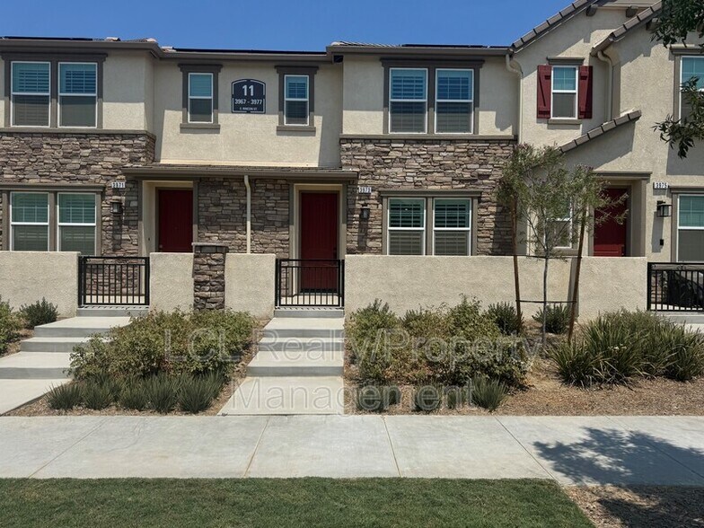 Building Photo - 3973 E Rincon St