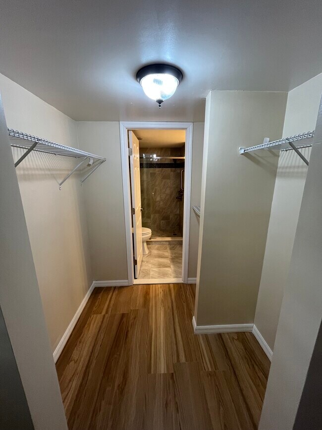 Building Photo - 7310 Sunshine Skyway Ln S