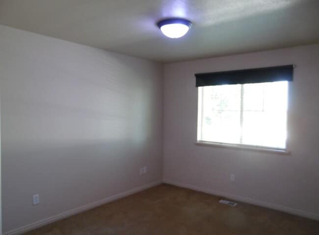 Building Photo - 474 S 2550 W