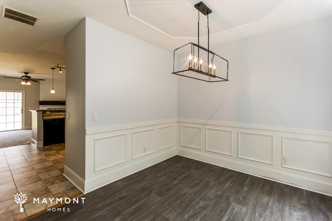 Building Photo - 948 Redwood Dr NW