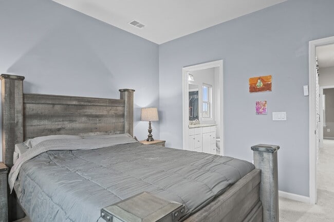 Building Photo - Elevated Old Town Ashburn Living: A Four-L...