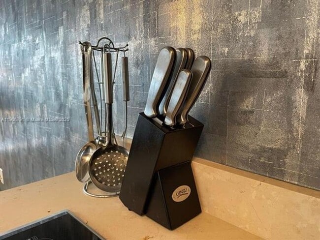 Building Photo - 485 Brickell Ave