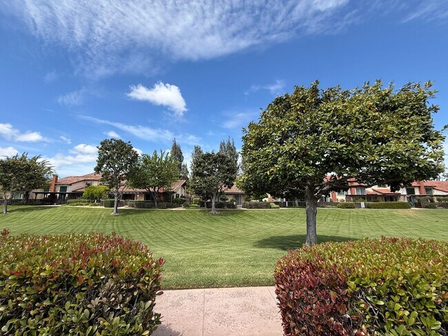 Building Photo - Beautiful Single Story Foxenwood Townhome in Orcutt with Easy Access to VSFB