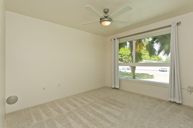 Building Photo - Wonderfully located - Three bedroom two ba...