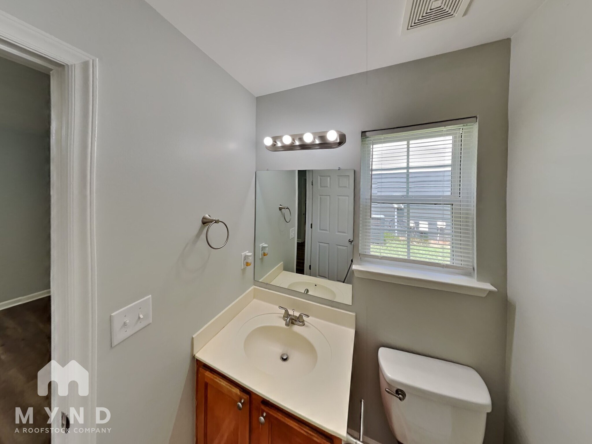 Building Photo - 3604 Oakwood Rd
