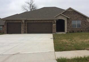 Building Photo - Fully Fenced 4 Bedroom Home - Pearson Park/Strafford MO