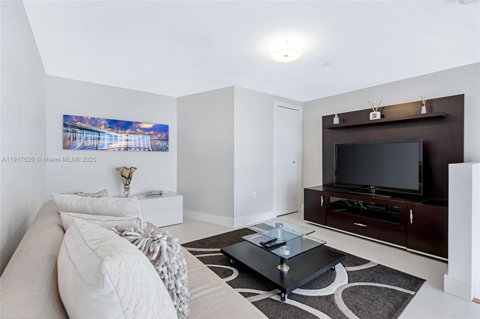 Building Photo - 200 Biscayne Boulevard Way