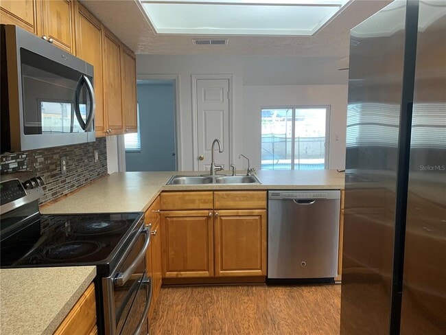Building Photo - 6501 Crystal Brook Dr