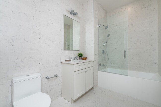 Building Photo - 105 Forest Hills St