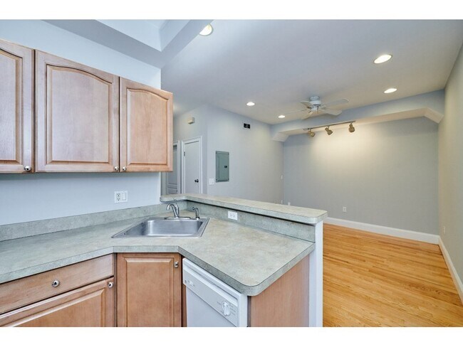 Building Photo - 12 Humboldt Pl