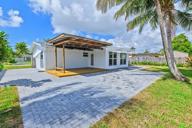 Building Photo - 921 SE 15th Ct