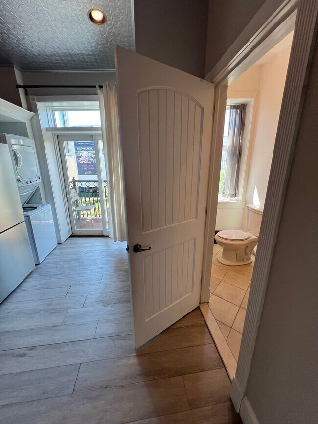 Building Photo - 4352 Main St