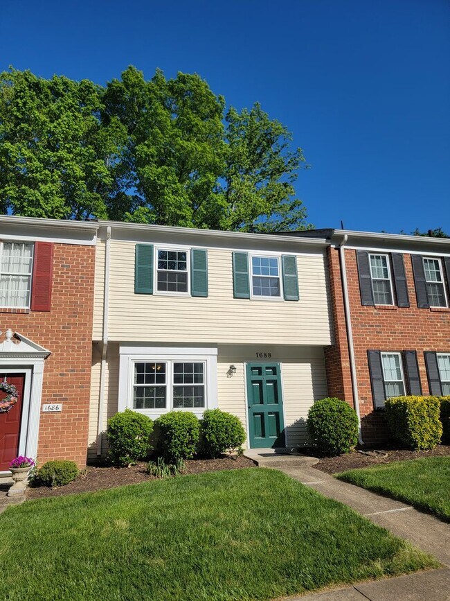 Building Photo - Great 2 Bedroom Townhouse for Rent in Western Henrico