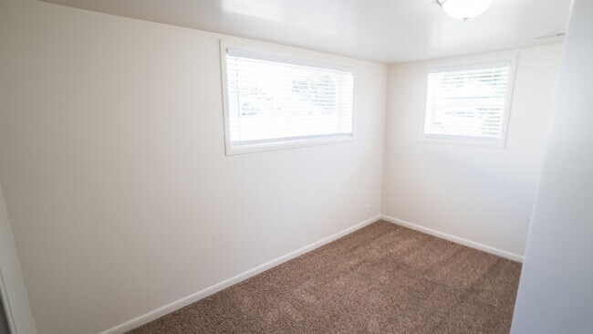 Building Photo - 5558 S Somerset Way